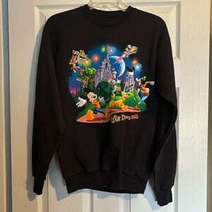 Disney Walt Disney World women’s black graphic sweatshirt size small